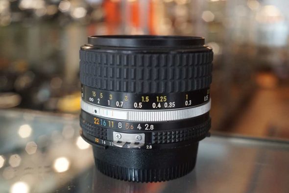 Nikon Nikkor 28mm F/2.8 AIS CRC lens