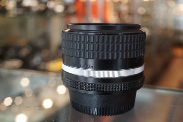 Nikon Nikkor 28mm F/2.8 AIS CRC lens