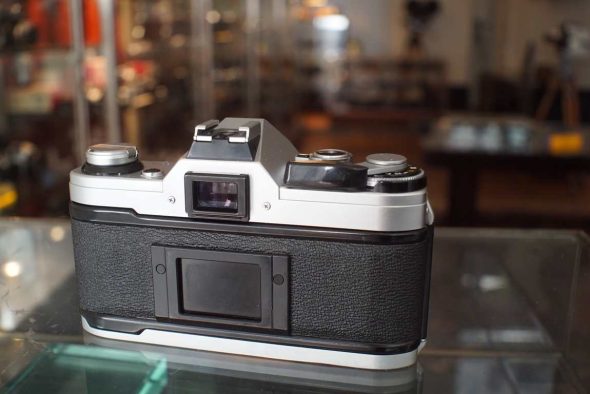Canon AE-1 + nFD 50mm f/1.8 lens kit
