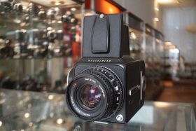 Hasselblad 500C/M + Zeiss Planar 80mm f/2.8 T* C black kit