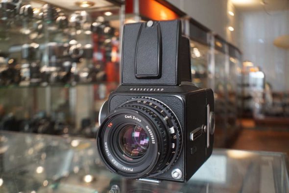 Hasselblad 500C/M + Zeiss Planar 80mm f/2.8 T* C black kit