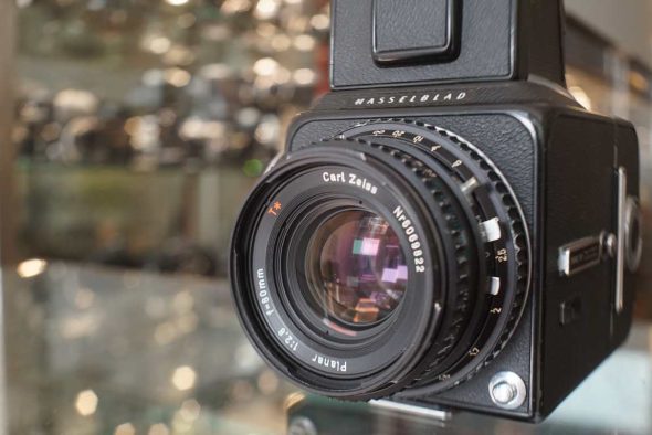 Hasselblad 500C/M + Zeiss Planar 80mm f/2.8 T* C black kit