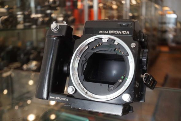 Bronica ETRS body with AE Prism finder, 120 back and Speed Grip