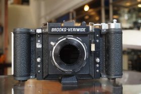 Brooks-Veriwide camera without lens