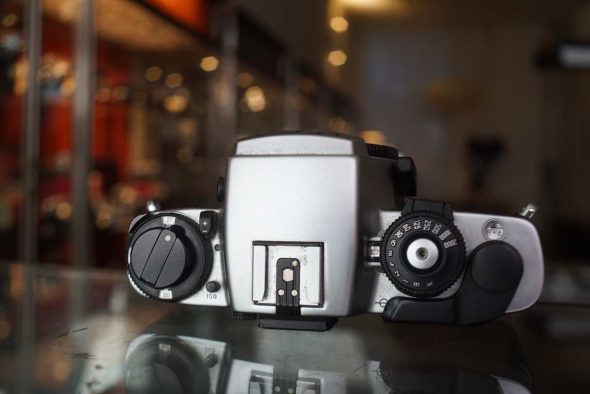 Leica R6.2 body chrome, shutter issue, partly usable