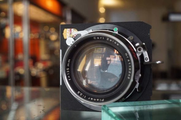 Carl Zeiss Planar 135mm F/3.5 lens in Compur shutter on Linhof board