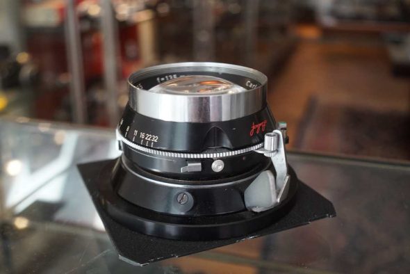 Carl Zeiss Planar 135mm F/3.5 lens in Compur shutter on Linhof board
