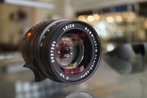 Leica 11874 Summilux-M 35mm F/1.4 ASPH. E46 + 12589 A49 lenshood
