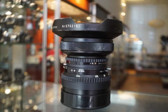 Carl Zeiss F-Distagon 30mm F/3.5 T* Fisheye lens for Hasselblad V