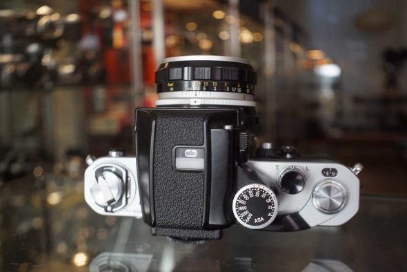 Nikon F2 photomic chrome + Nikkor-H 50mm F/2 lens