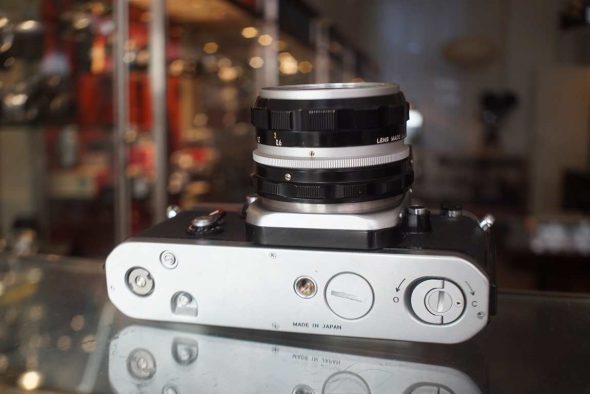 Nikon F2 photomic chrome + Nikkor-H 50mm F/2 lens