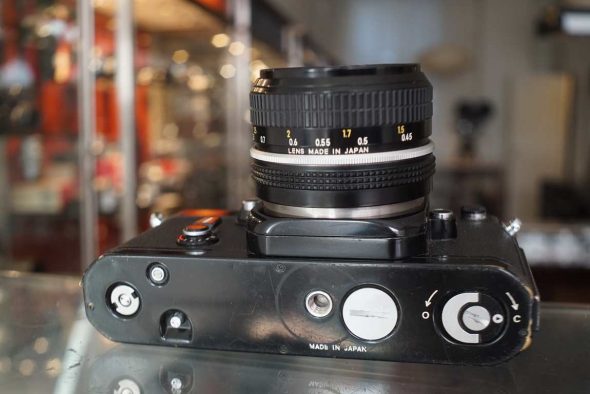 Nikon F2 Black Photomic kit + Nikkor 50mm f/2 pre-ai
