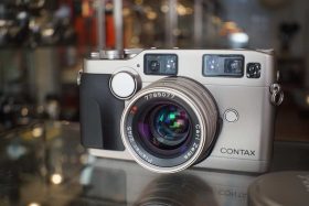 Contax G2 + 45mm F/2 Planar T* kit, boxed