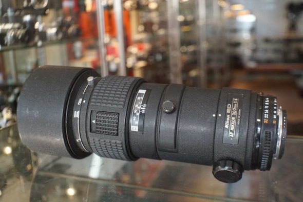 Nikon AF Nikkor 300mm F/4 ED lens