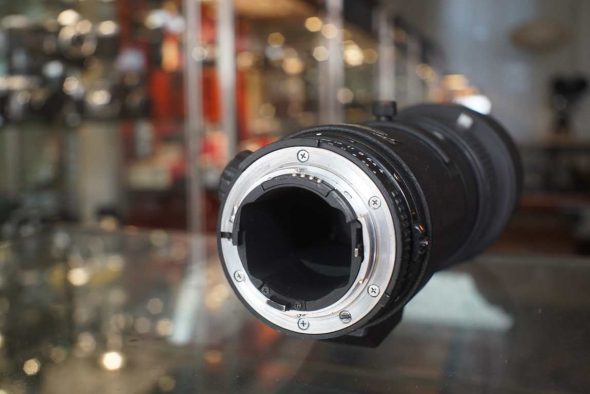 Nikon AF Nikkor 300mm F/4 ED lens