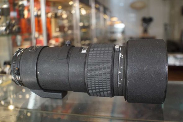 Nikon AF Nikkor 300mm F/4 ED lens