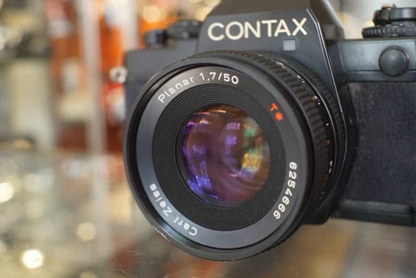 Contax Carl Zeiss Planar 50mm 1:1.7 (on 139Q body)