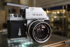 Nikon F Photomic chrome + Nikkor-S 35mm F/2.8 lens