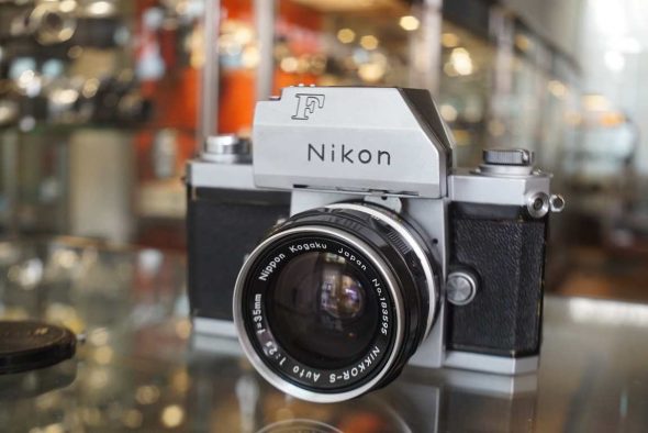 Nikon F Photomic chrome + Nikkor-S 35mm F/2.8 lens