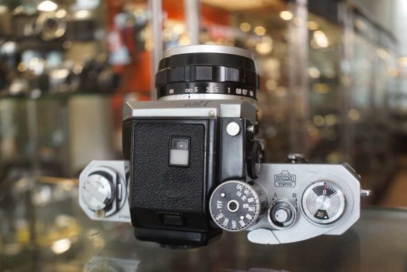 Nikon F Photomic chrome + Nikkor-S 35mm F/2.8 lens