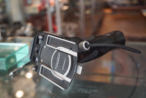 Pistol grip for Rolleiflex TLR with cable release