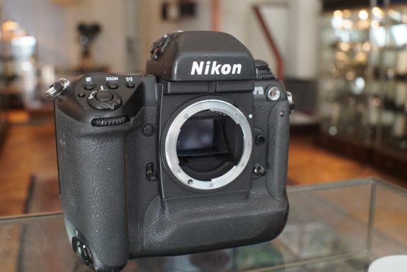 Nikon F5 Professional SLR body, small remark
