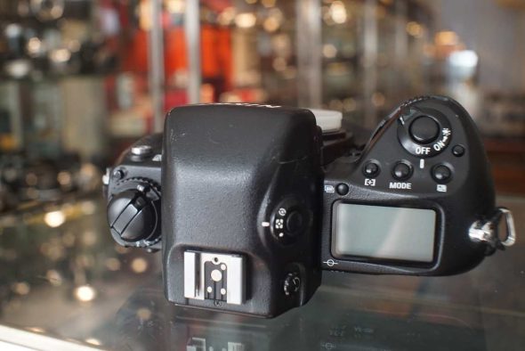 Nikon F5 Professional SLR body, small remark