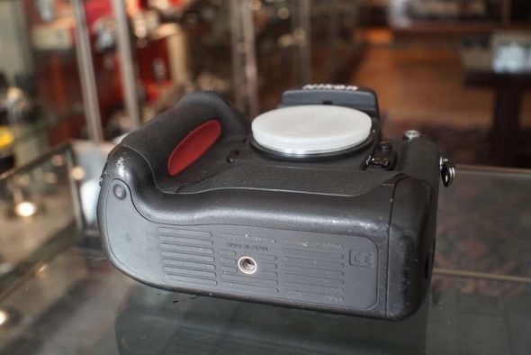 Nikon F5 Professional SLR body, small remark