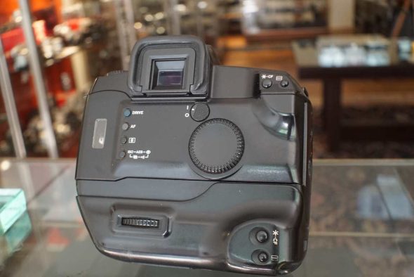 Canon EOS 5 w/ VG10 + 28-105mm
