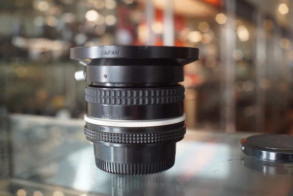 Nikon Nikkor 20mm f/3.5 AI + HK-6 hood