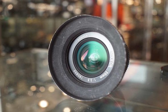 Nikon Nikkor 20mm f/3.5 AI + HK-6 hood