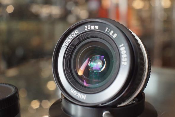 Nikon Nikkor 20mm f/3.5 AI + HK-6 hood
