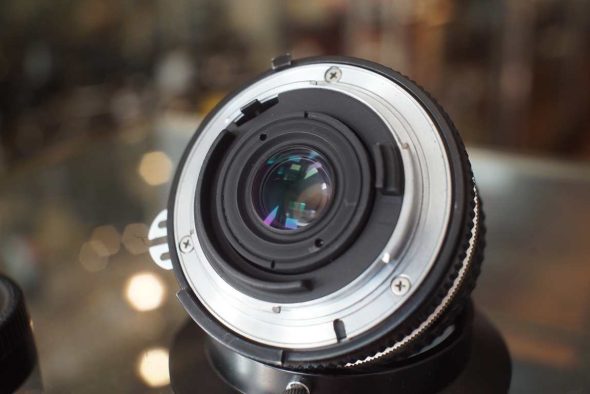 Nikon Nikkor 20mm f/3.5 AI + HK-6 hood